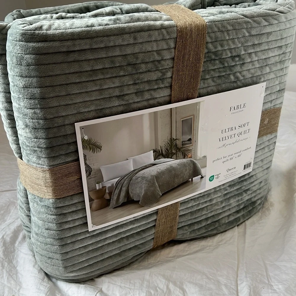 Fable Collection Ultra Soft Velvet Quilt Queen Bed Coverlet Smokey Jade NEW NWT - Picture 7 of 14